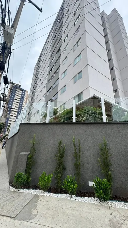Excelente apartamento de 02 quartos, sendo um suite, sala ampla com sacada, cozi...