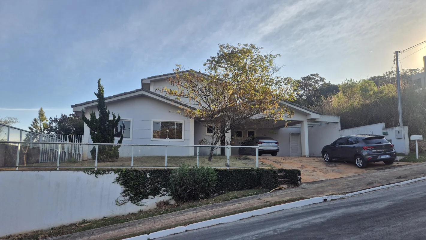 Excelente casa no Residencial Santa Mônica, a 15km da Ponte JK.O condomínio cont...