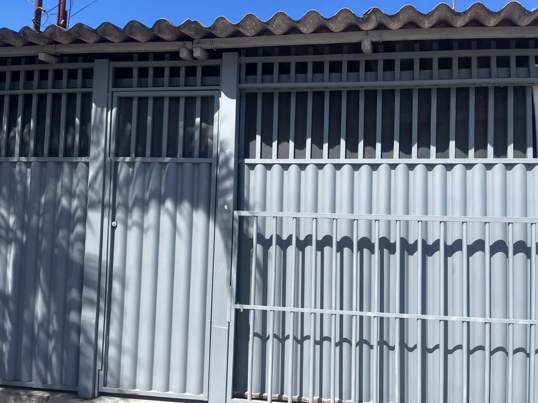 CASA SIMPLES EM EXELENTE LOCALIZAÇÃO. 10/09/26