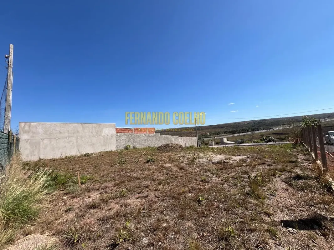 Excelente lote plano, com vista livre e privilegiada, localizado em rua já bloqu...