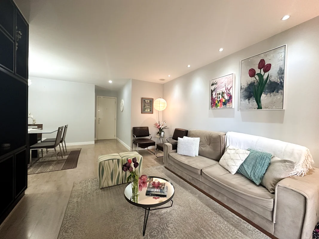 Via Majestic - 172m-Andar alto !!-Ampla sala 2 ambientes-Varanda com cortina de ...