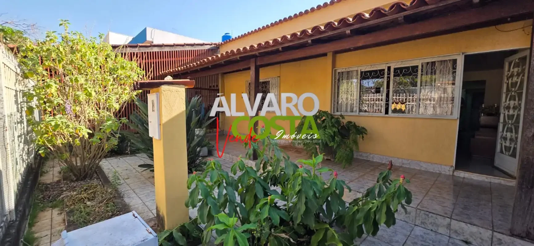 DO IMÓVEL-162,10m² de área total;-141.93 m² de área construída;-Casa em alvenari...