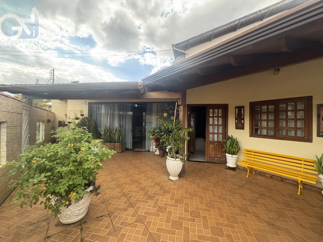Descubra uma casa incrível no Cond. Jardim América, localizado na RODOVIA DF 042...