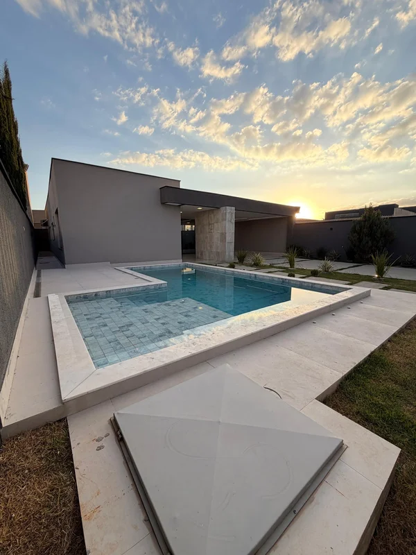 Vendo - Casa Alto padrão em Ponte alta Norte - Rua Chiara??Sobre o imóvel:Lote 4...