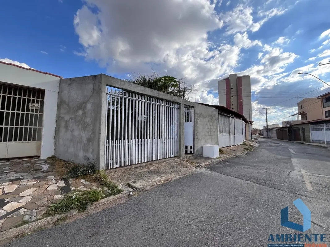 Casa a venda em uma das quadras mais requisitadas de Samambaia Norte!Casa com la...