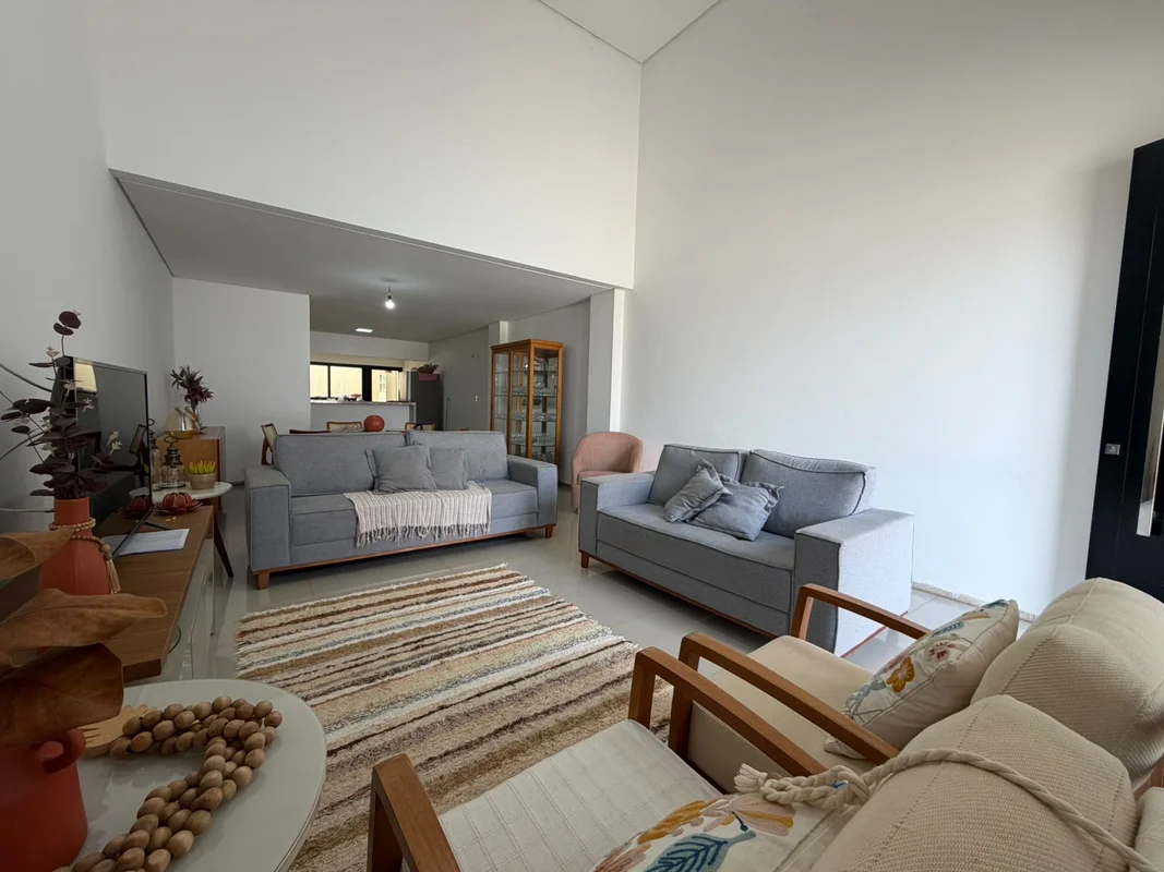 Casa no setor oeste do Gama Casa com sala ampla com pé direito alto, 3 quartos, ...