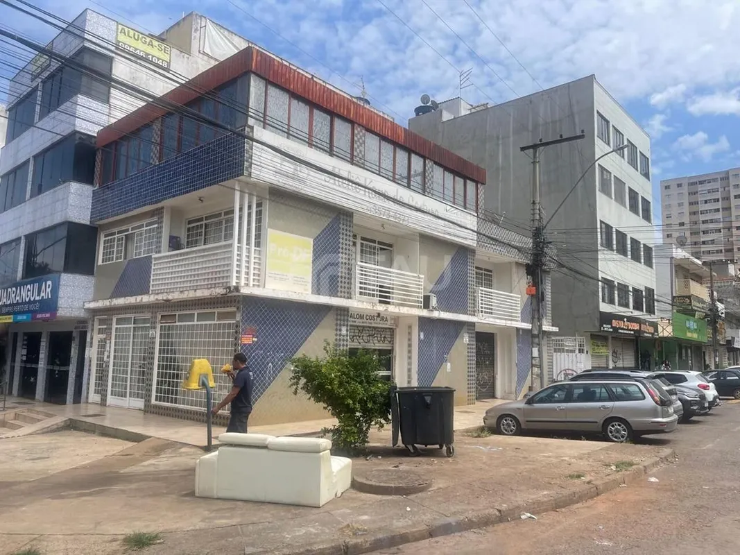 Prédio Comercial na QE 40 no Guará IISobre o imóvel:Prédio comercial com 1 apart...