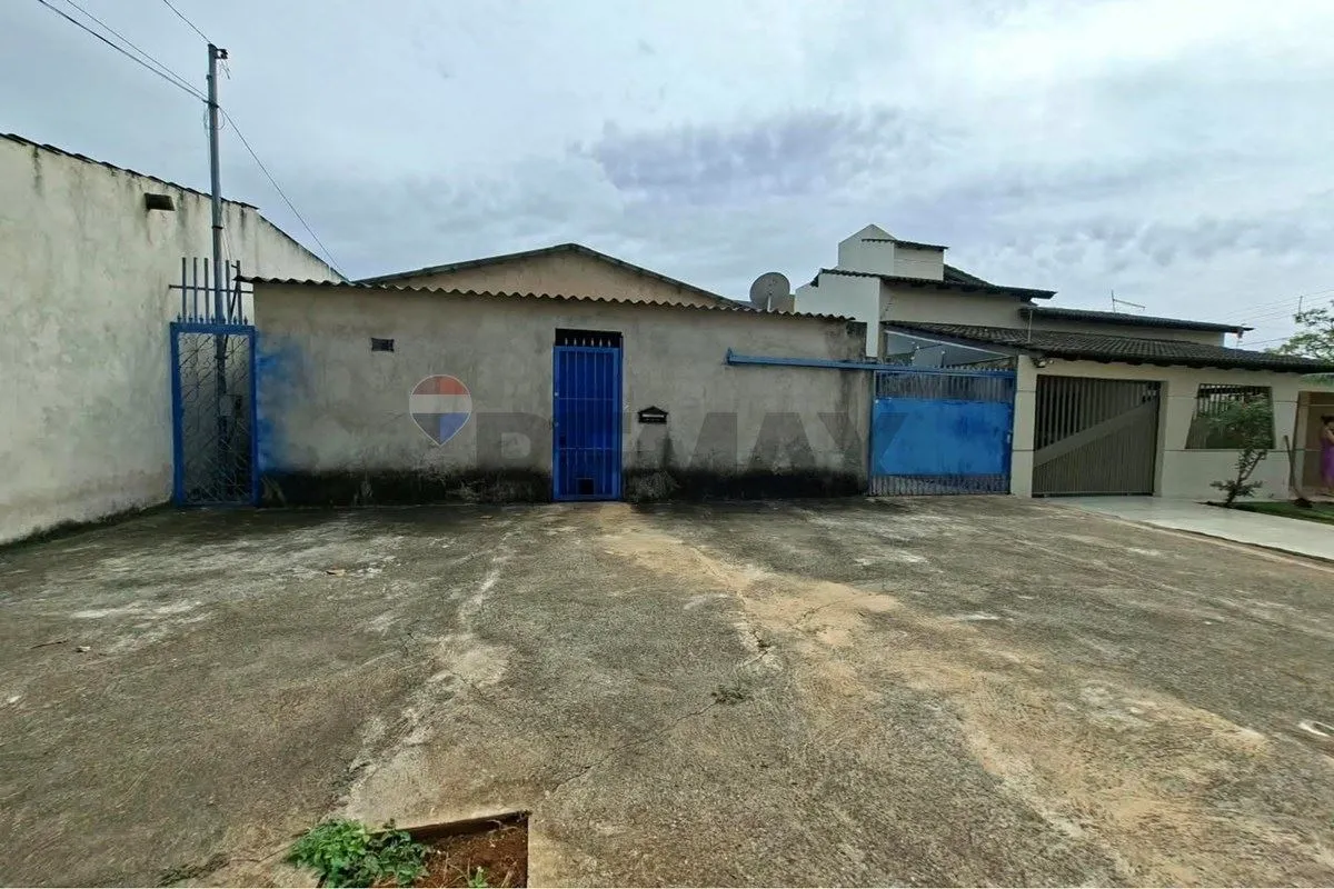 CASA À VENDA NO LÚCIO COSTA QE 1 CONJUNTO Do imóvel requer uma reforma. Excelent...