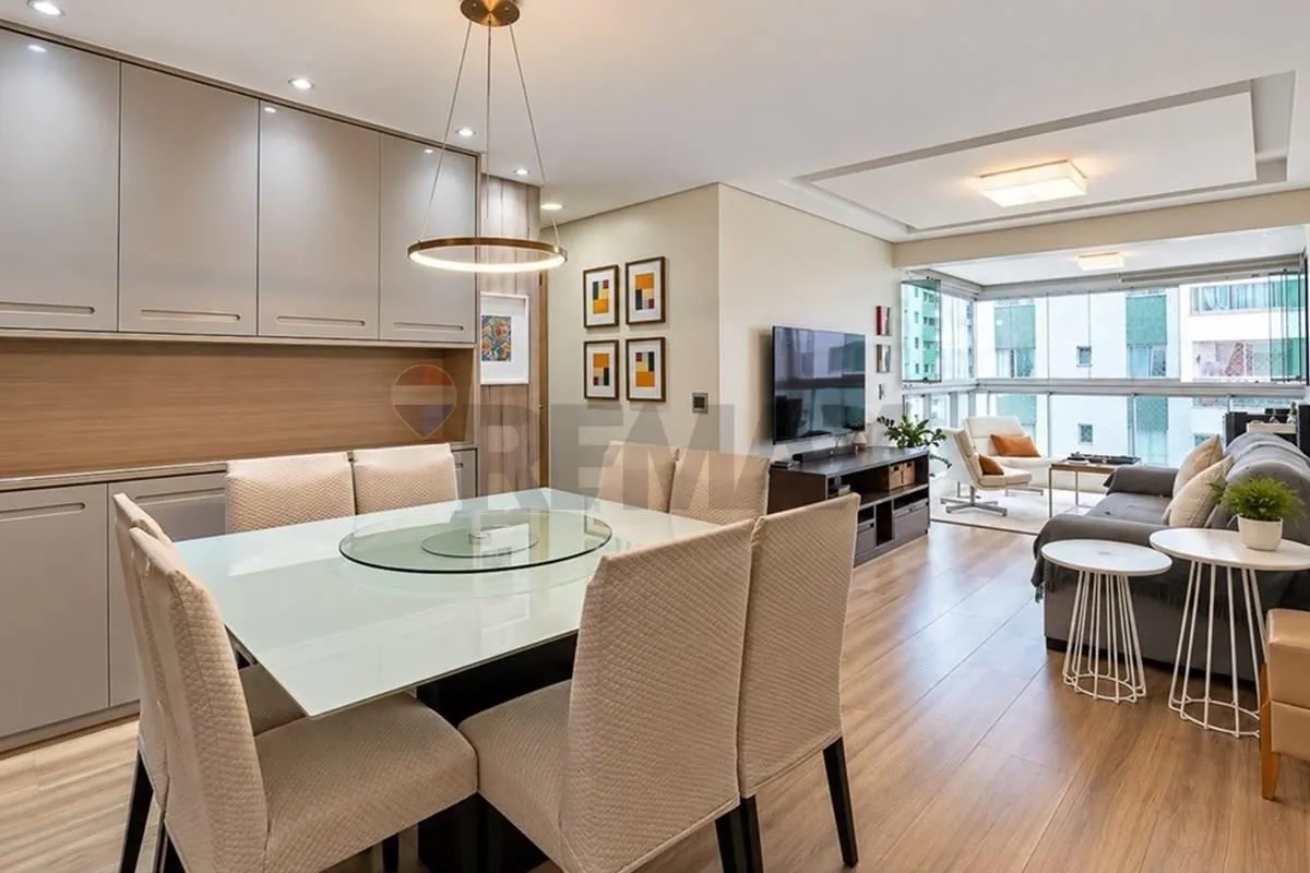 Apartamento reformado no Living Park Sul, no Park Sul, com 107 m² de área privat...