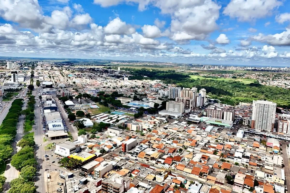 Se você busca um imóvel com localização privilegiada, excelente potencial constr...