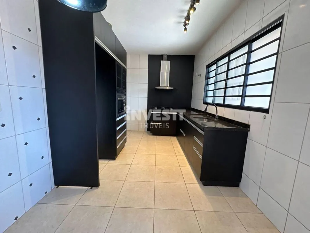 Casa de 3 Quartos com Suíte, Armários PlanejadosExcelente casa de 3 quartos, sen...