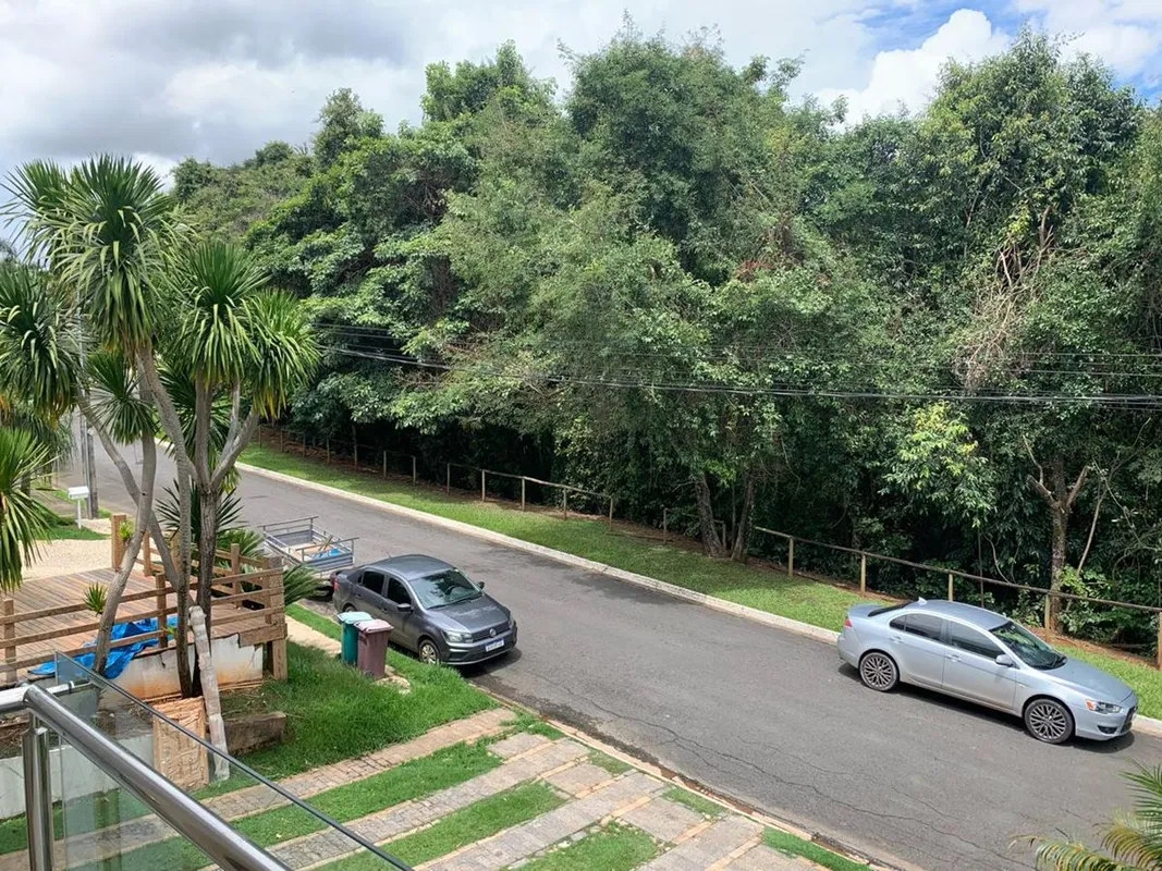 O imóvel possui 470 m² de terreno e aproximadamente 340 m² de área construída, c...