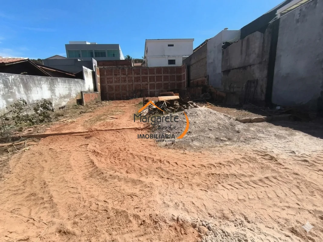 Imobiliária Margarete Corrêa vende lote no Condomínio Vivendas Friburgo*Aceita F...