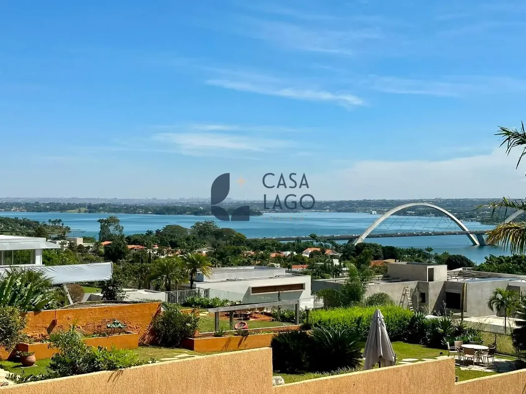 Excelente casa colonial para aluguel, muito bem cuidada e localizada em uma regi...