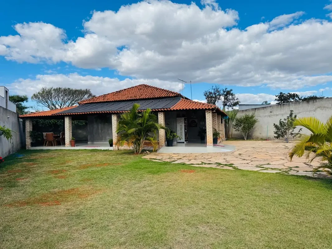 CASA COM LAJE NA QUARTA ETAPA DO COND. ENTRE LAGOS. 2 QUARTOS 1 SUIT1 BANHEIRO S...
