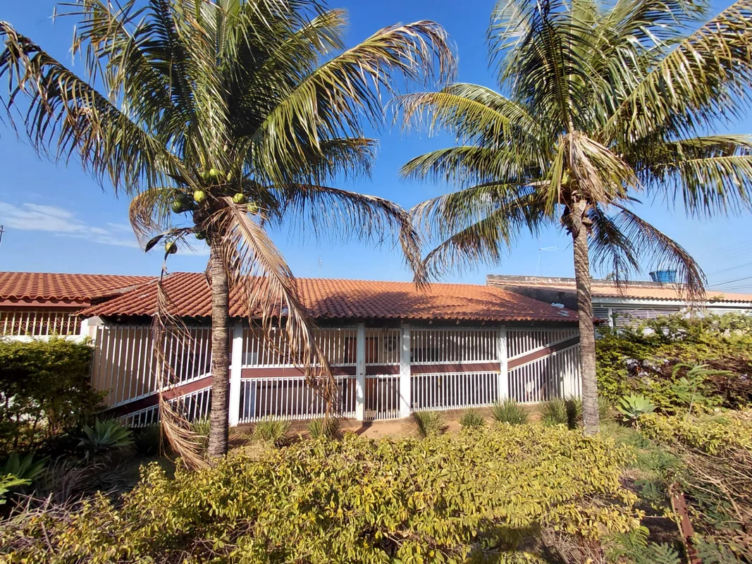 EXCELENTE CASA COM 03 QUARTOS, SUÍTE E ÁREA DE LAZER – R$ 450.000,00Excelente op...