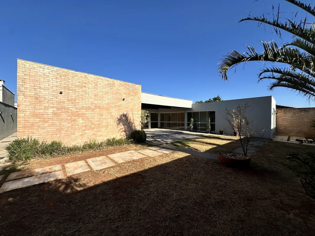 CASA TÉRREA | PRIVÊ 1 | LAGO NORTER$ 2.450.000Localizada em condomínio fechado n...