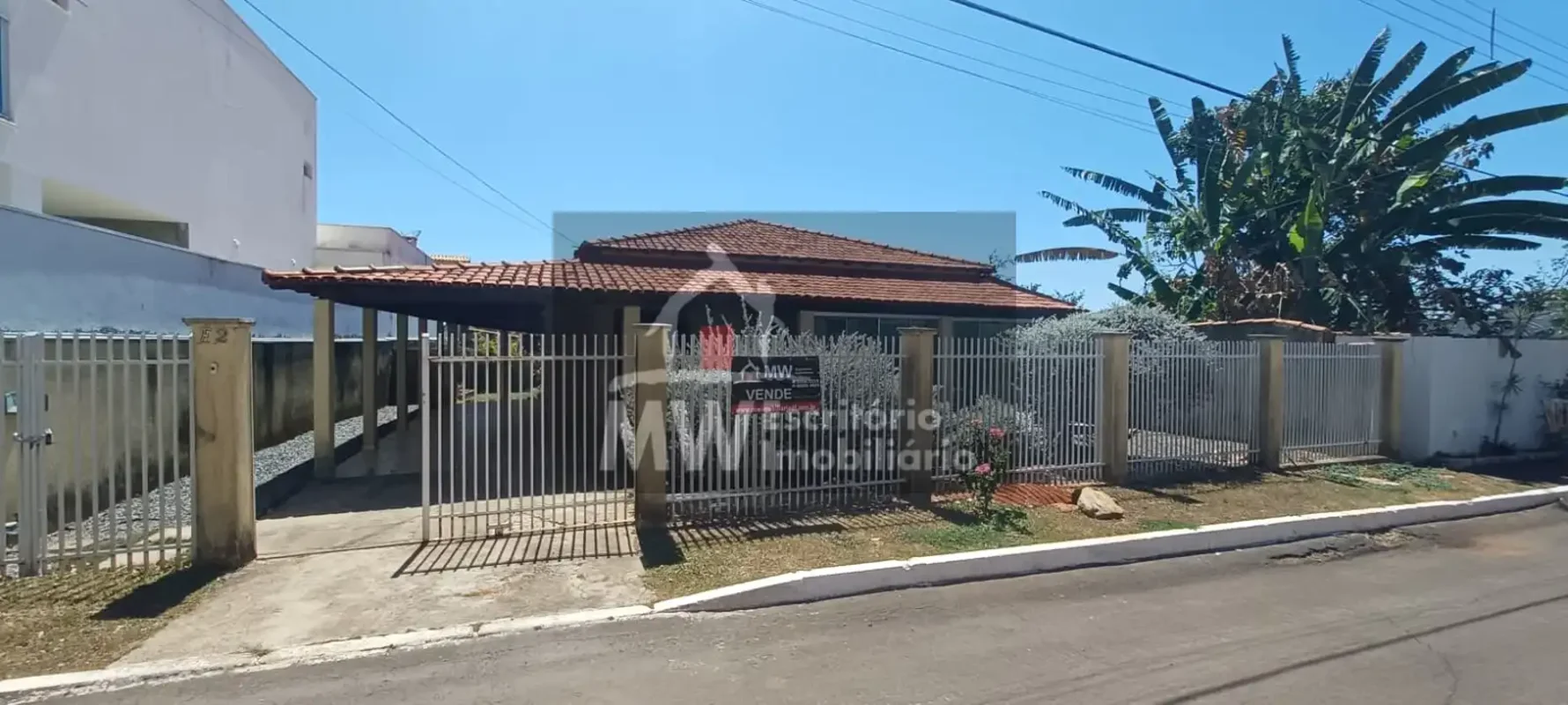  MW IMOBILIÁRIA VENDE – CASA NO CONDOMÍNIO VIVENDAS ALVORADA II **Setor Habitaci...