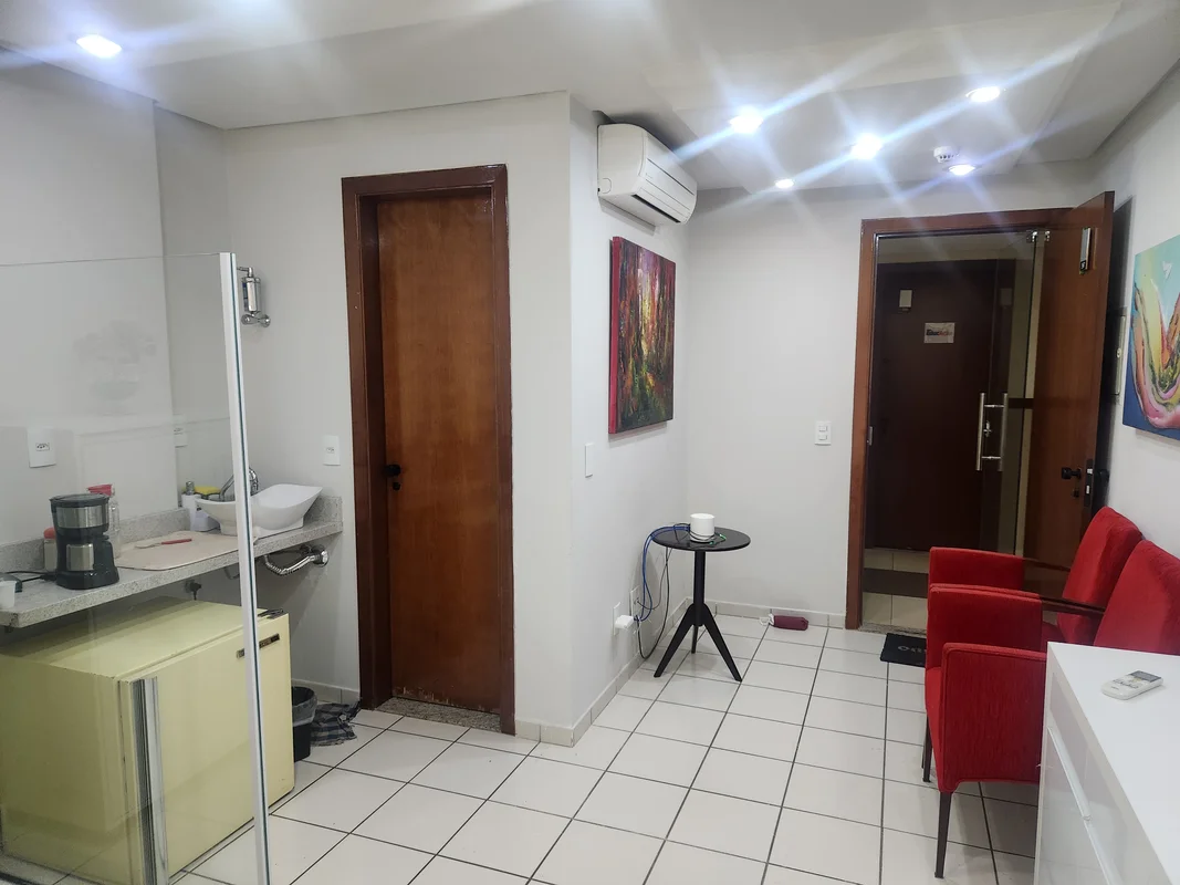 MultiempresarialSALA 30m2 com 1 vaga de garagem Visitas EDIMAR (61) 981217209Est...
