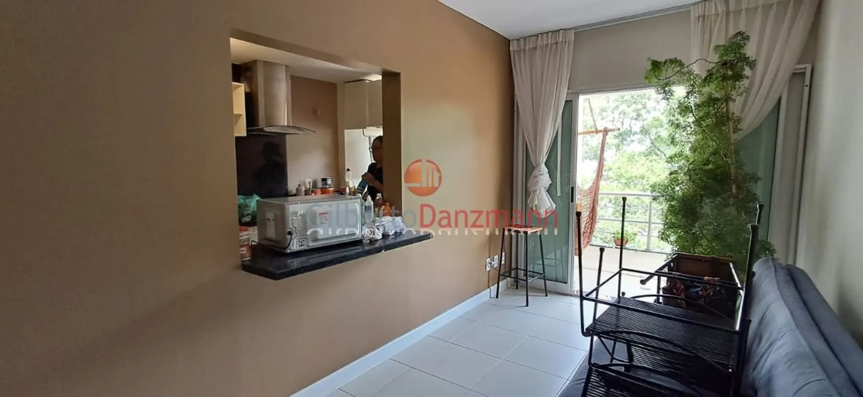 Gilberto Danzmann imobiliária vende lindo apartamento de 1 quarto na SQN 407.ÁGI...