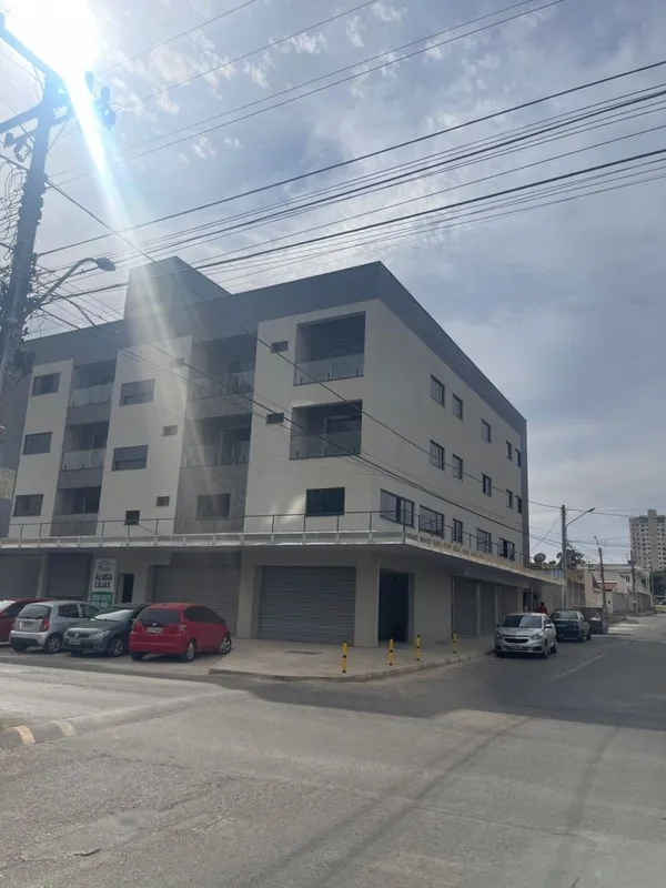 APARTAMENTO DE 02 QUARTOS SENDO UM COM VARANDA, SALA, COZINHA, 01 BANHEIRO SOCIA...