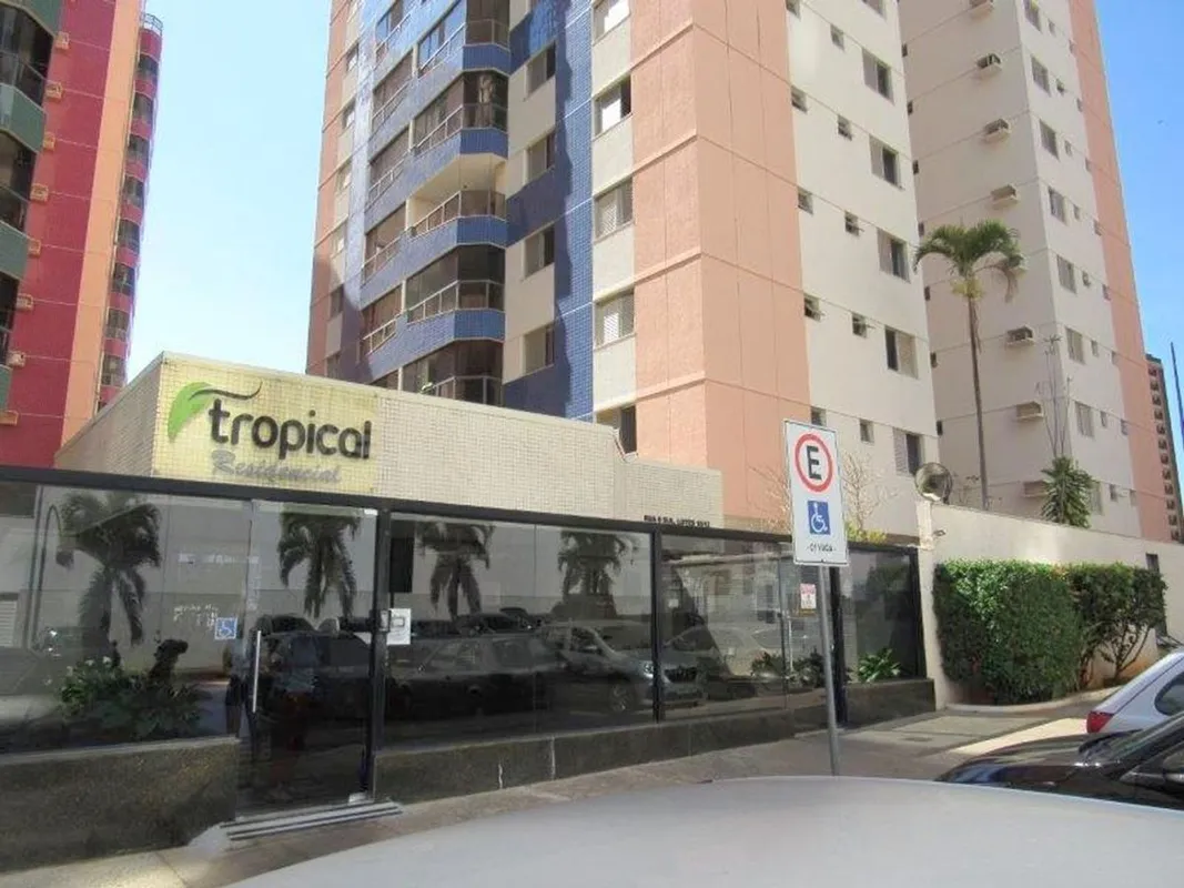 APARTAMENTO DOIS QUARTOS COMPOSTO POR: SALAARMÁRIOS NOS DOIS QUARTOS (SENDO 01 S...