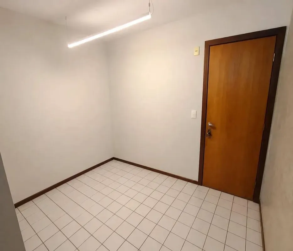 Apresento uma excelente oportunidade de moradia ou investimento na SGAS 910, Asa...