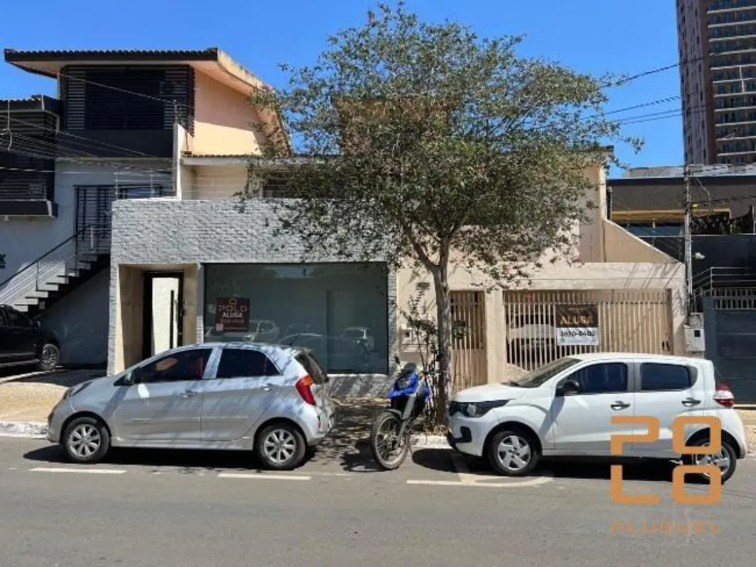 Sobrado com três quartos para alugar no Setor Marista, em Goiânia - GO.Sobrado c...