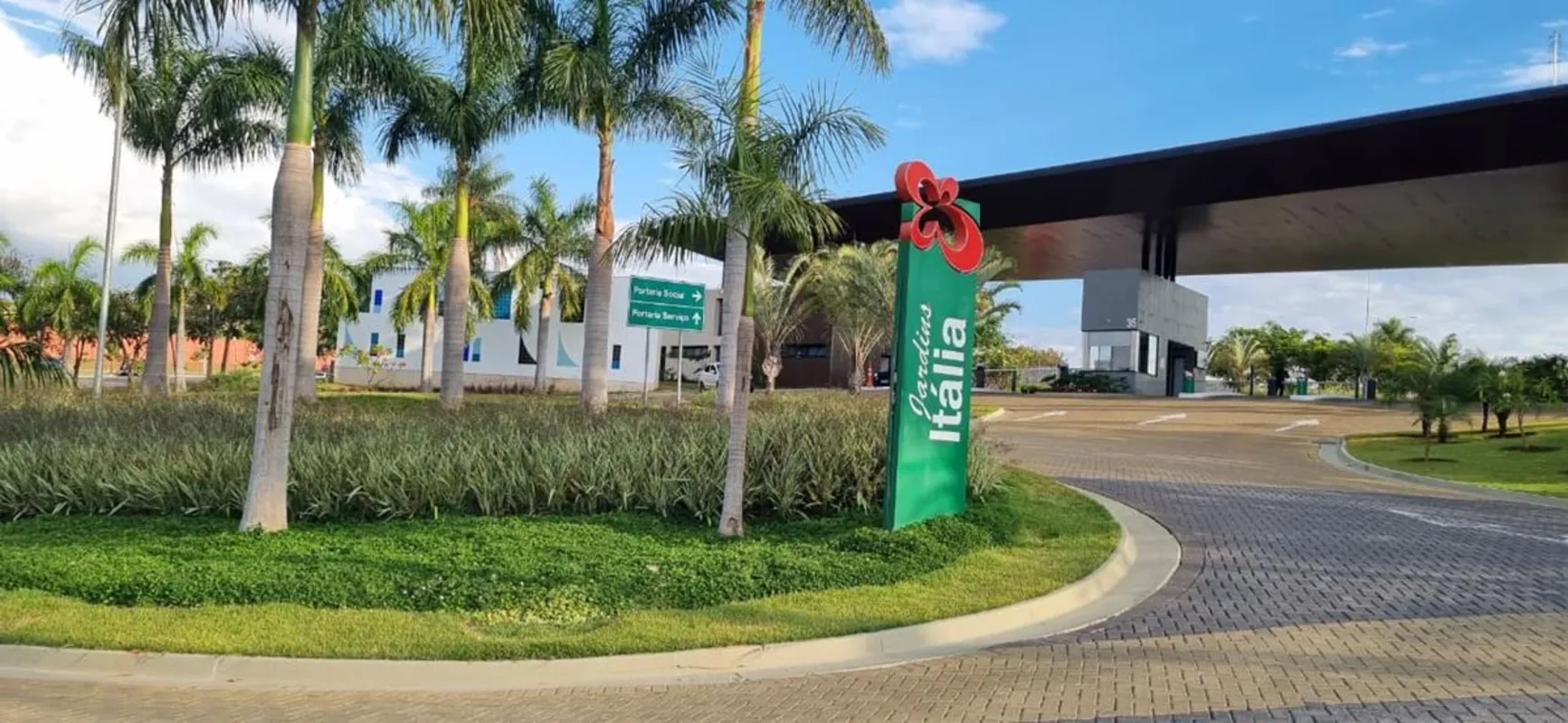 TERRENO AMPLO EM CONDOMÍNIO FECHADO DE ALTO PADRÃOUma excelente oportunidade par...