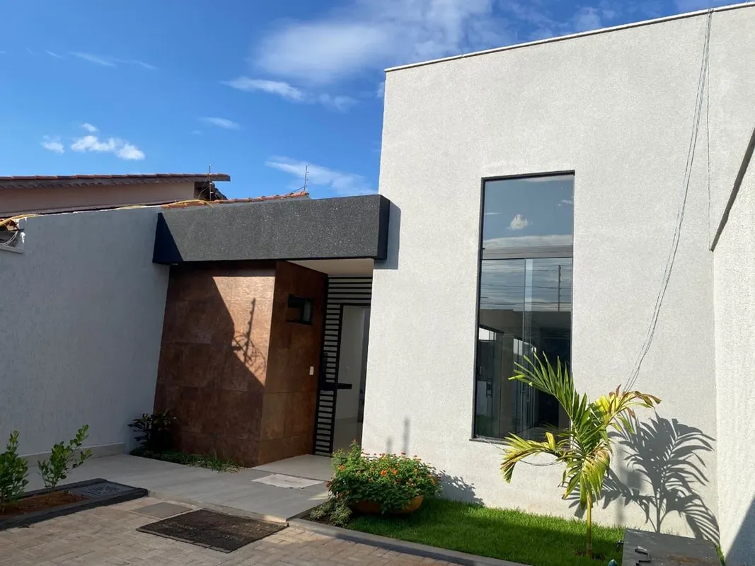 Casa Ã  venda em Jardim AtlÃ¢ntico, GoiÃ¢nia.O imÃ³vel conta com 3 quartos, 3 su...