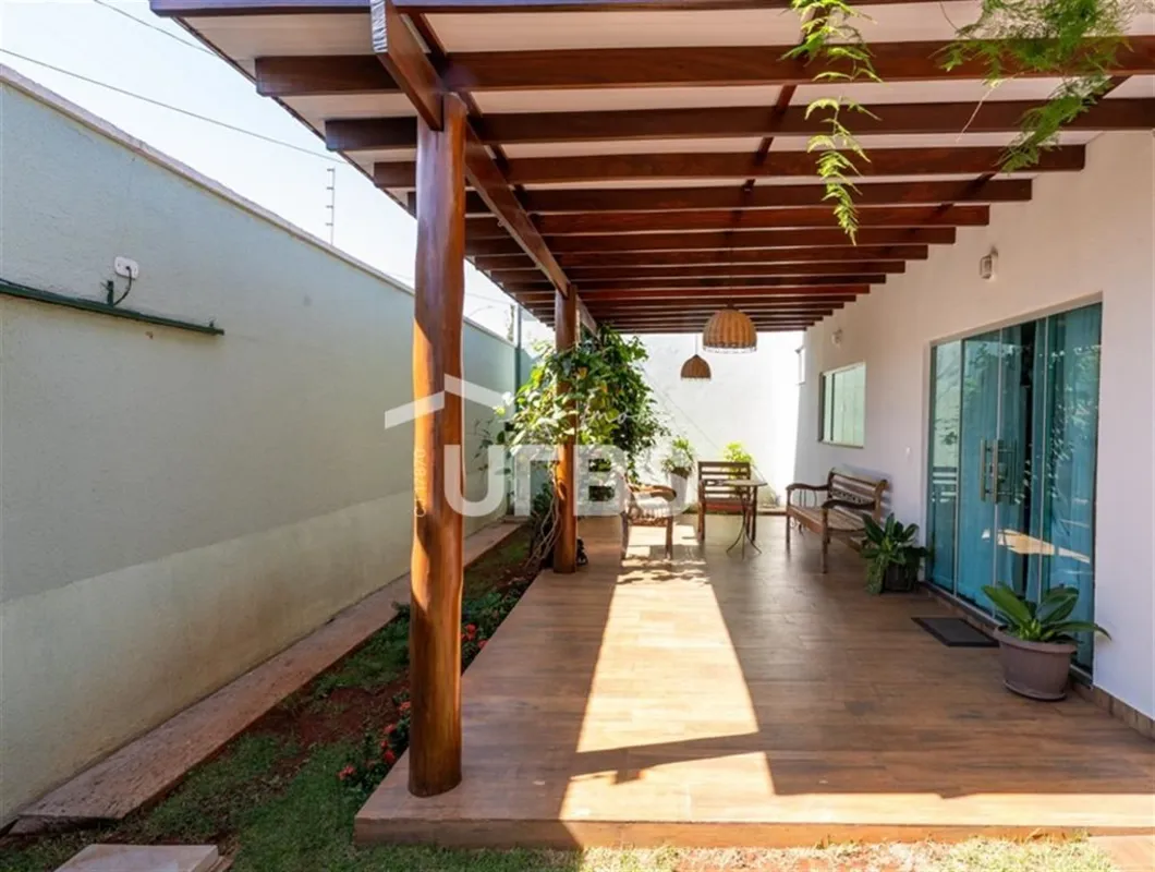 COD U-0034919 - Casa térrea com 238 m² de área construída em um terreno de 360 m...