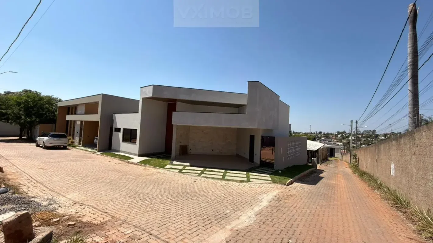 CASA DE ALTO PADRÃO EM ARNIQUEIRA | COMPACTA, MODERNA E EXCLUSIVAUma excelente o...