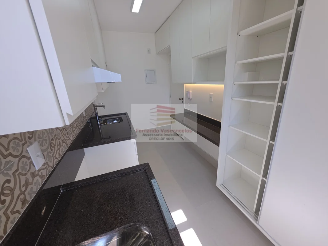 - Reformado - Luxo - Vazado; - Sala com varanda incorporada vista para área verd...