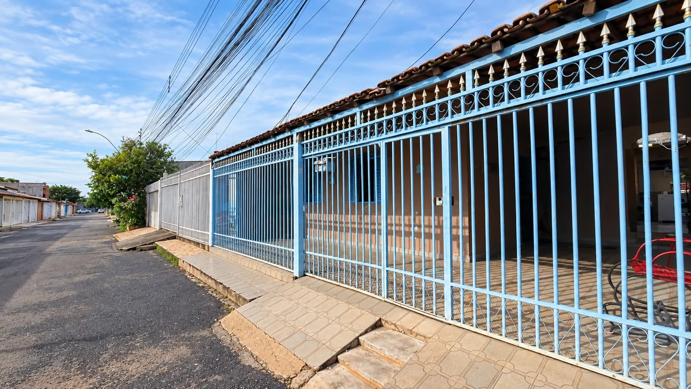 Descubra uma oportunidade única no QNP 16 Conjunto L, CEILANDIA SUL, DF: uma cas...