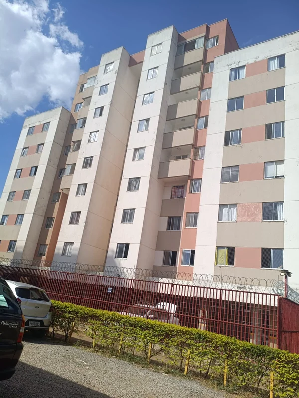 Descubra seu novo lar na QN 312 Conjunto 6, SAMAMBAIA SUL, DF. Este aconchegante...