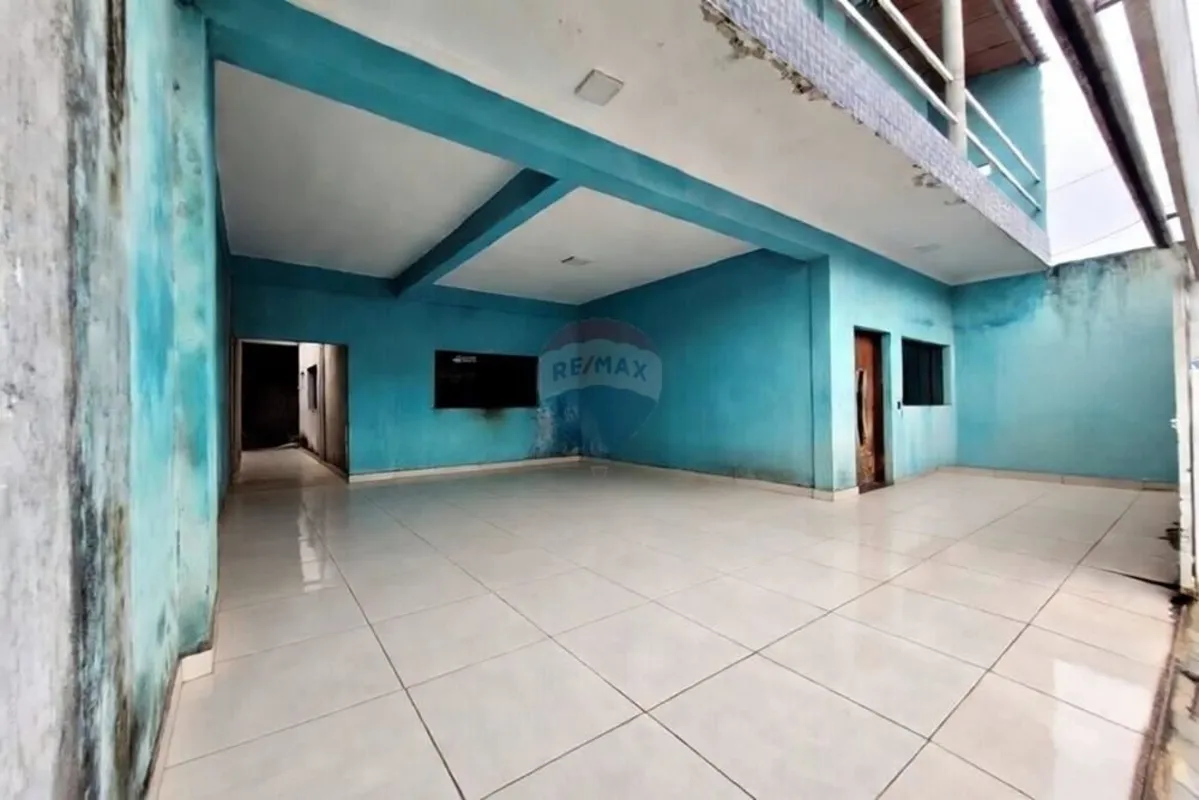 Para quem procura espaço e conforto para acomodar toda a família, este sobrado n...