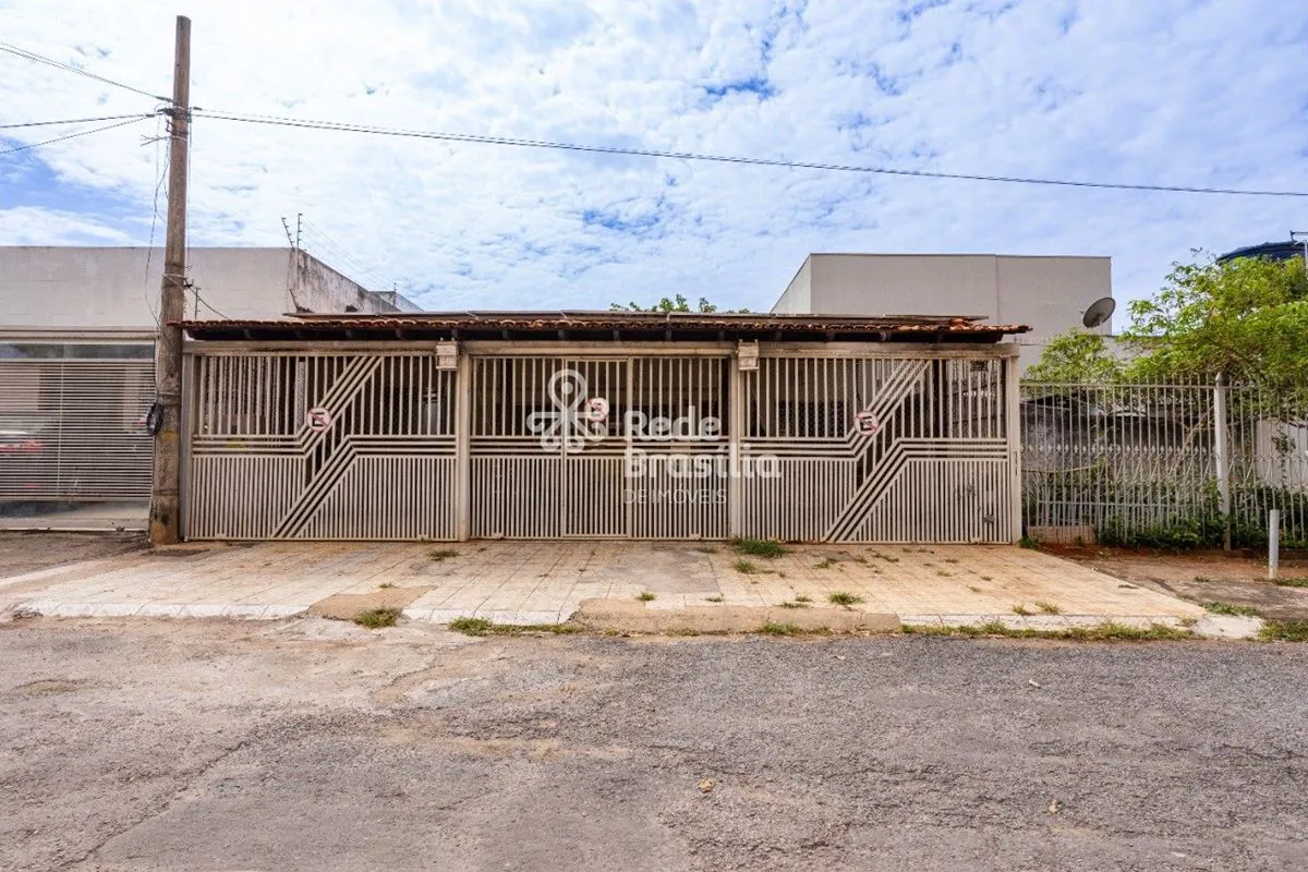 QI 6 | Casa 200 m² - Varanda - Armários planejados - Garagem coberta | Guará Esp...