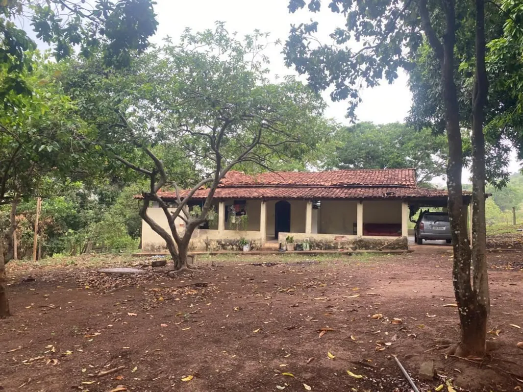 Excelente Chácara em Aragoiânia - GO Apenas 36 KM de Goiânia - GO (1 km de chão)...