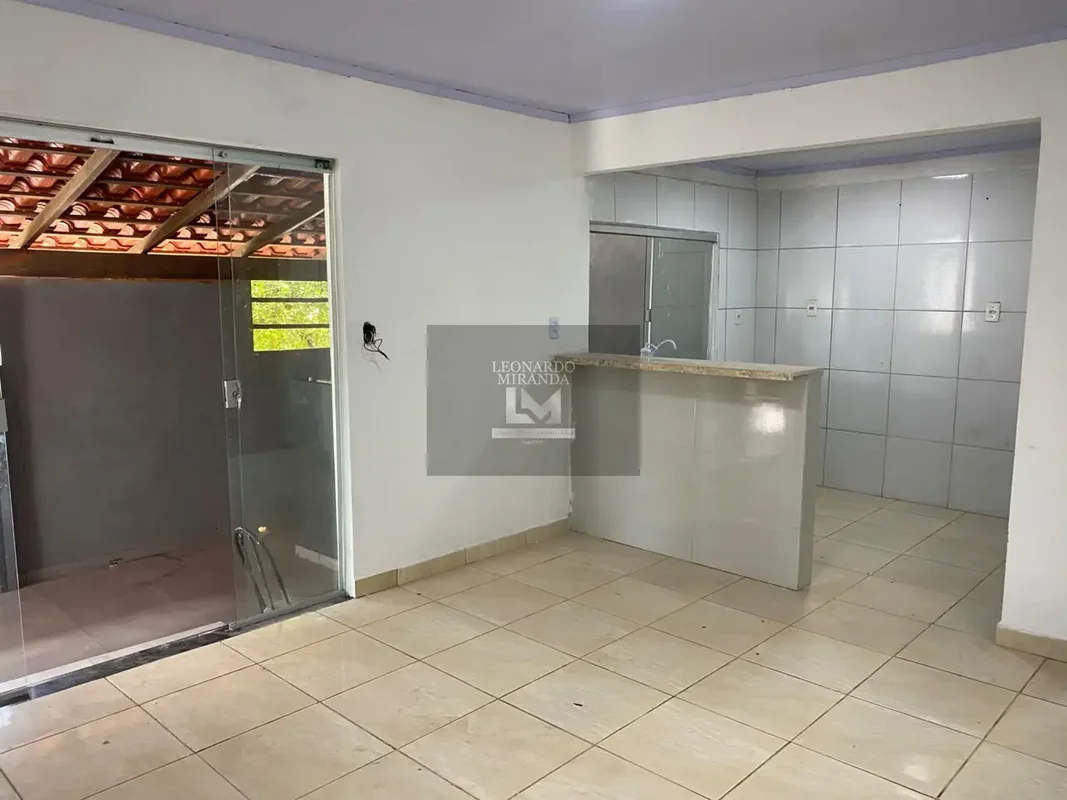 ALUGA-SE CASA TÉRREA – 2 QUARTOSALUGUEL INCLUSO CONDOMINIO E IPTU Excelente casa...