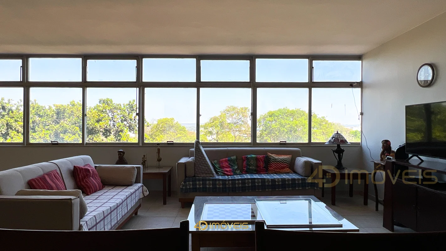 SQS 115 | 232 m² | Planta singular para um projeto inteiramente seuUM VERDADEIRO...