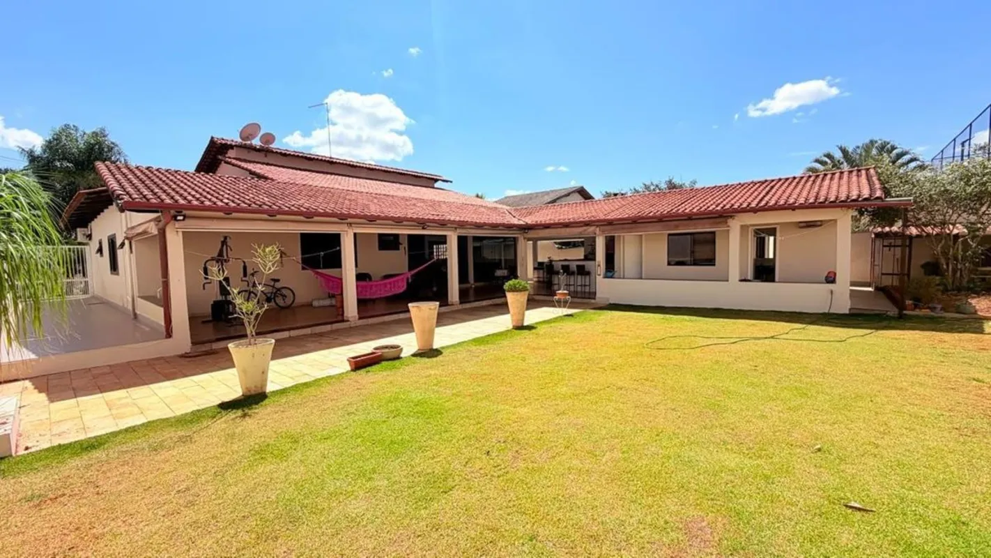 CBL IMÓVEIS VENDE COM EXCLUSIVIDADE:Descubra esta magnífica casa localizada no p...