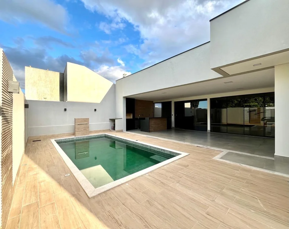 Julisce Alencar Assessoria Imobiliária vende...Casa térrea localizada no Cond. R...