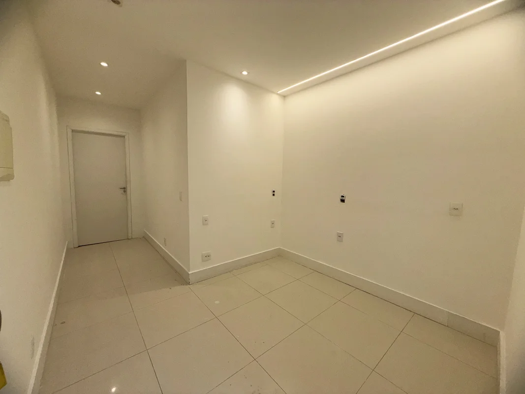Bueno vende com exclusividade sala comercial, em condomínio novo da melhor quadr...