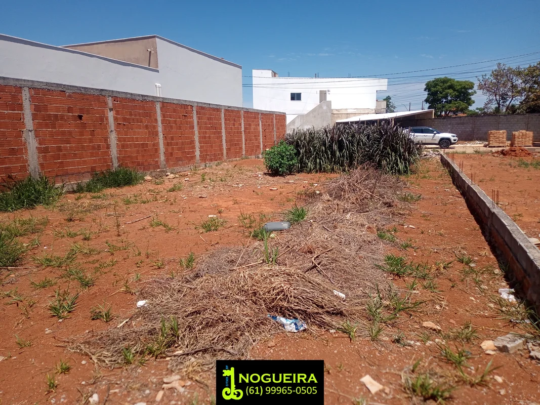 VENDO EXCELENTE LOTE DE 300m2COM MURO EM "L" E BASE PARA MURO LATERALNA MELHOR L...