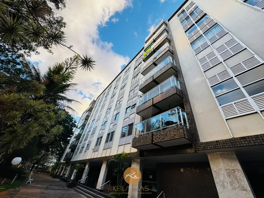 More em um dos endereços mais desejados de Brasília! Este excelente apartamento ...