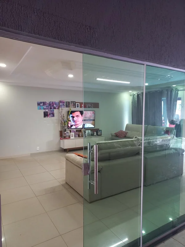 Casa no Guará Park – 935 m² de terreno | 3 Residências| Área de churrasco.Uma pr...