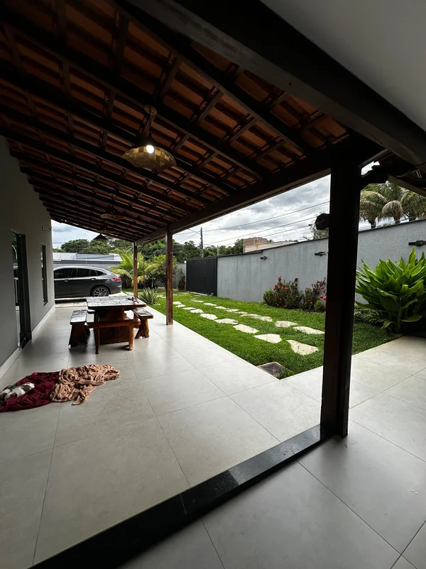  Casa Escriturada à Venda em Arniqueira – Localização Privilegiada!Uma excelente...