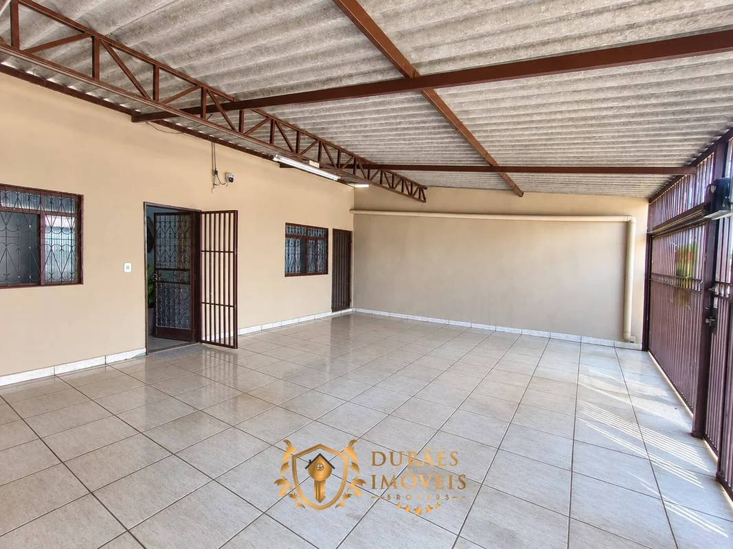 A Durães Imóveis Brokers tem a honra de apresentar está excelente casa na QNO 15...