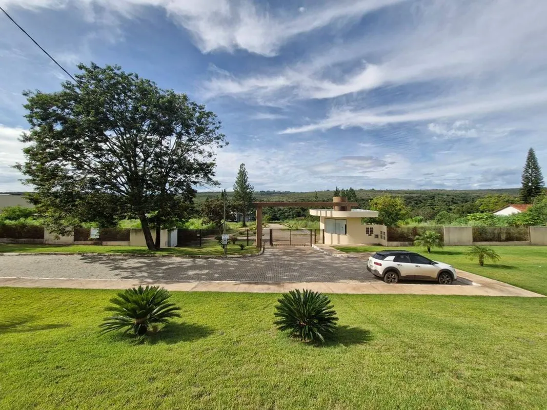  Vendo lote de 2.500 m² na região do Park Way (Condomínio Jacarandá). Condomínio...