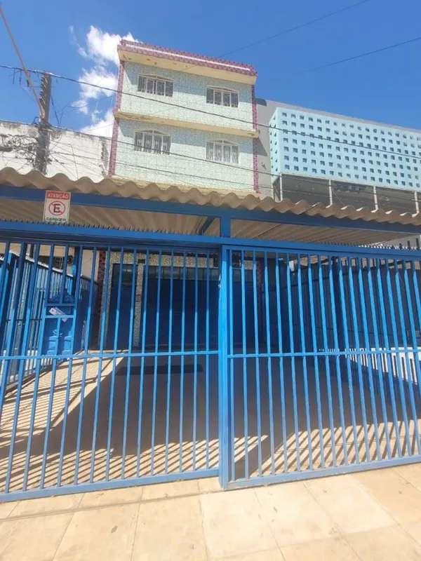 APARTAMENTO COM 02 QUARTOS, 02 BANHEIROS, SALA, COZINHA COM ALGUNS ARMARIOS E AR...